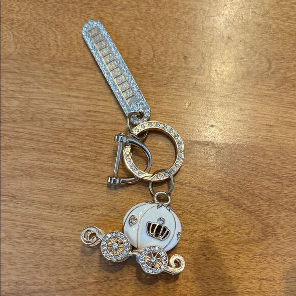White crystal pumpkin carriage bag charm keychain - Picture 2 of 4